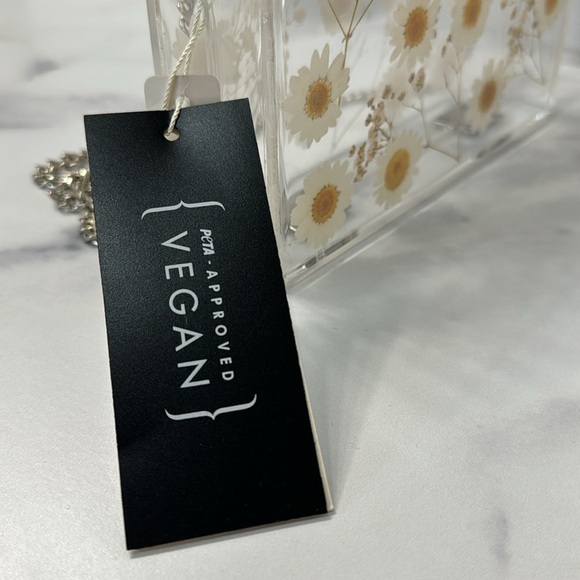 Daisies acrylic transparent lucite box clutch with silver chain strap🌼 - Picture 8 of 15